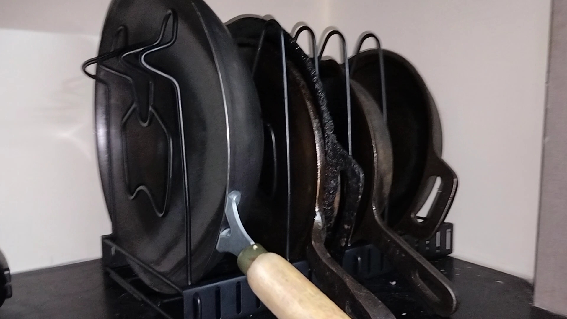 Axmon Kitchen Cabinet Cookware Organizer Stand Review